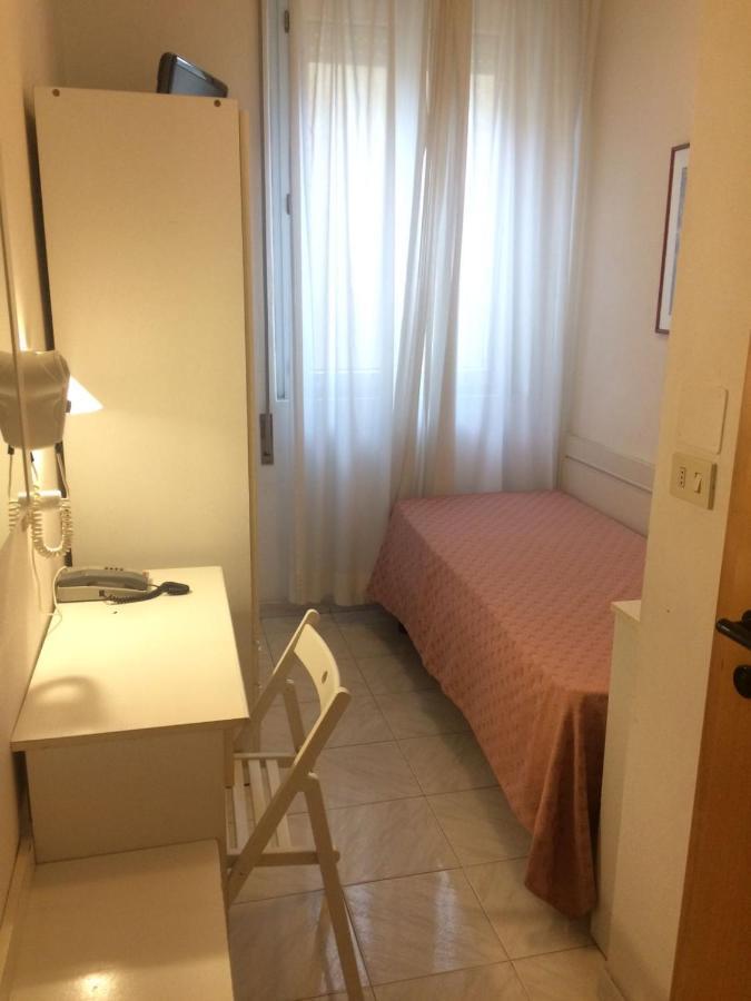 לידו די קאמאיורה Hotel Regina מראה חיצוני תמונה