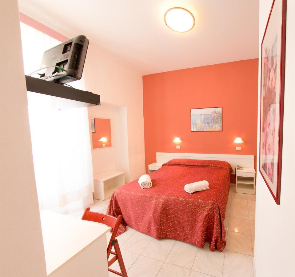 לידו די קאמאיורה Hotel Regina מראה חיצוני תמונה