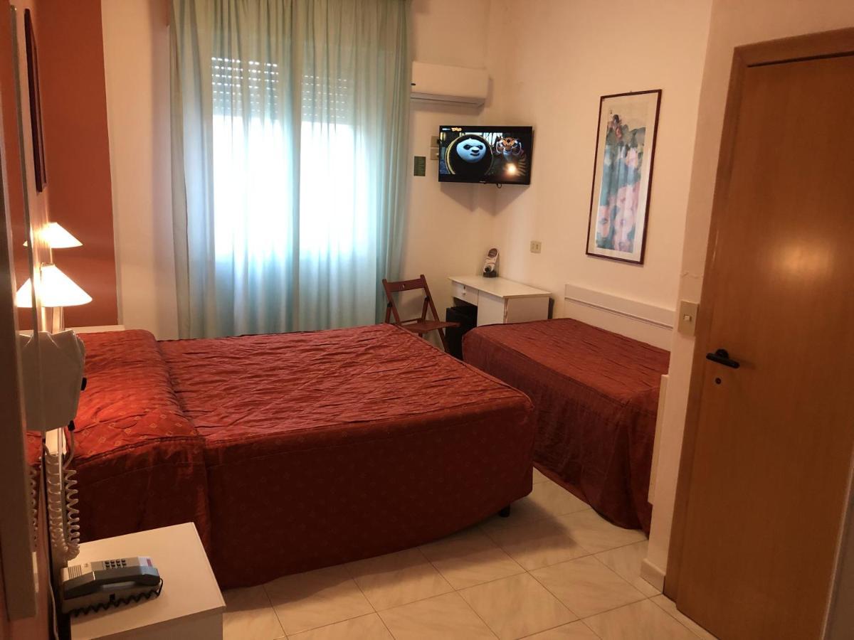 לידו די קאמאיורה Hotel Regina מראה חיצוני תמונה