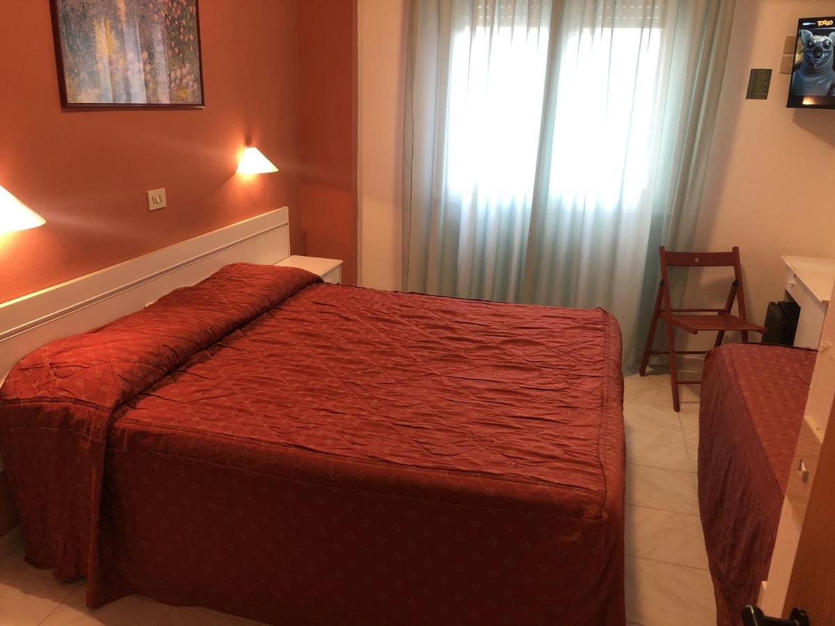 לידו די קאמאיורה Hotel Regina מראה חיצוני תמונה
