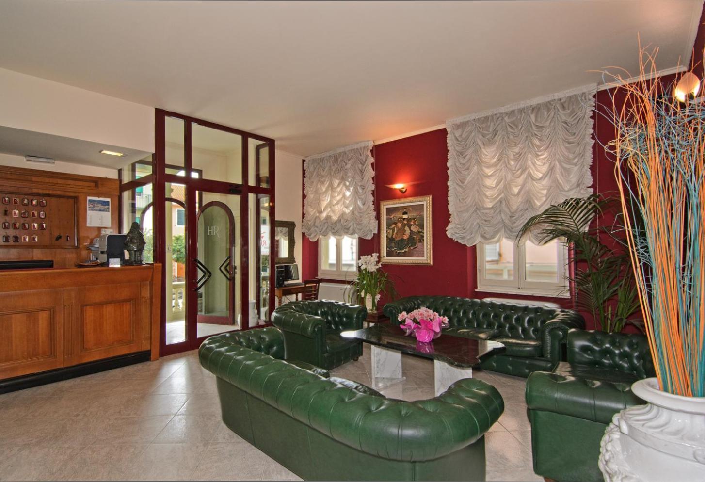 לידו די קאמאיורה Hotel Regina מראה חיצוני תמונה