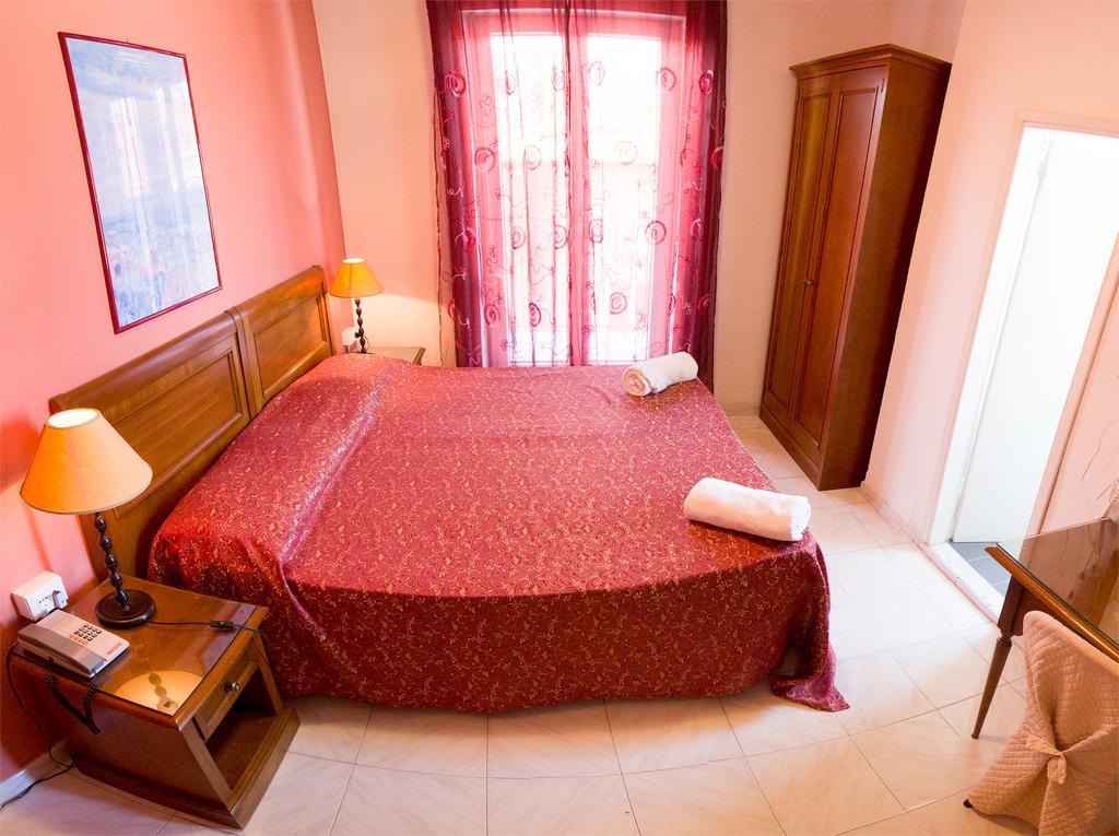 לידו די קאמאיורה Hotel Regina מראה חיצוני תמונה
