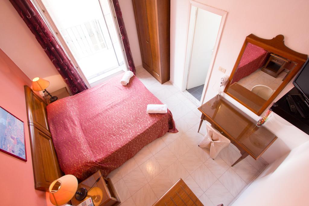 לידו די קאמאיורה Hotel Regina מראה חיצוני תמונה