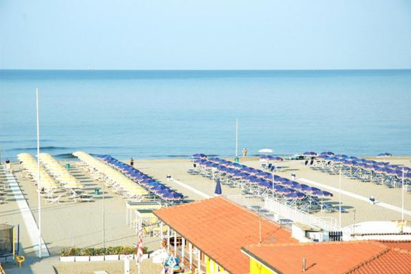 לידו די קאמאיורה Hotel Regina מראה חיצוני תמונה