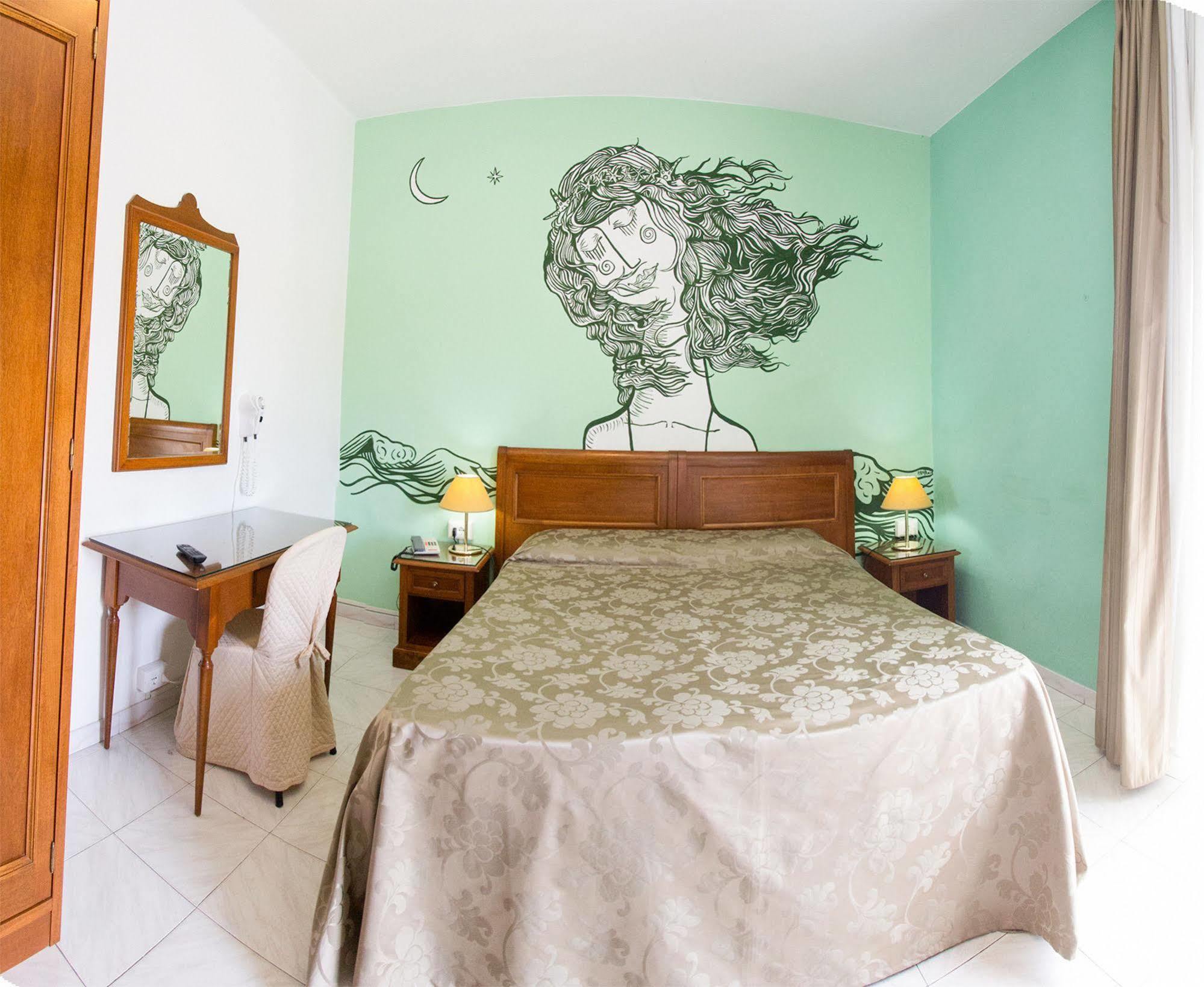 לידו די קאמאיורה Hotel Regina מראה חיצוני תמונה