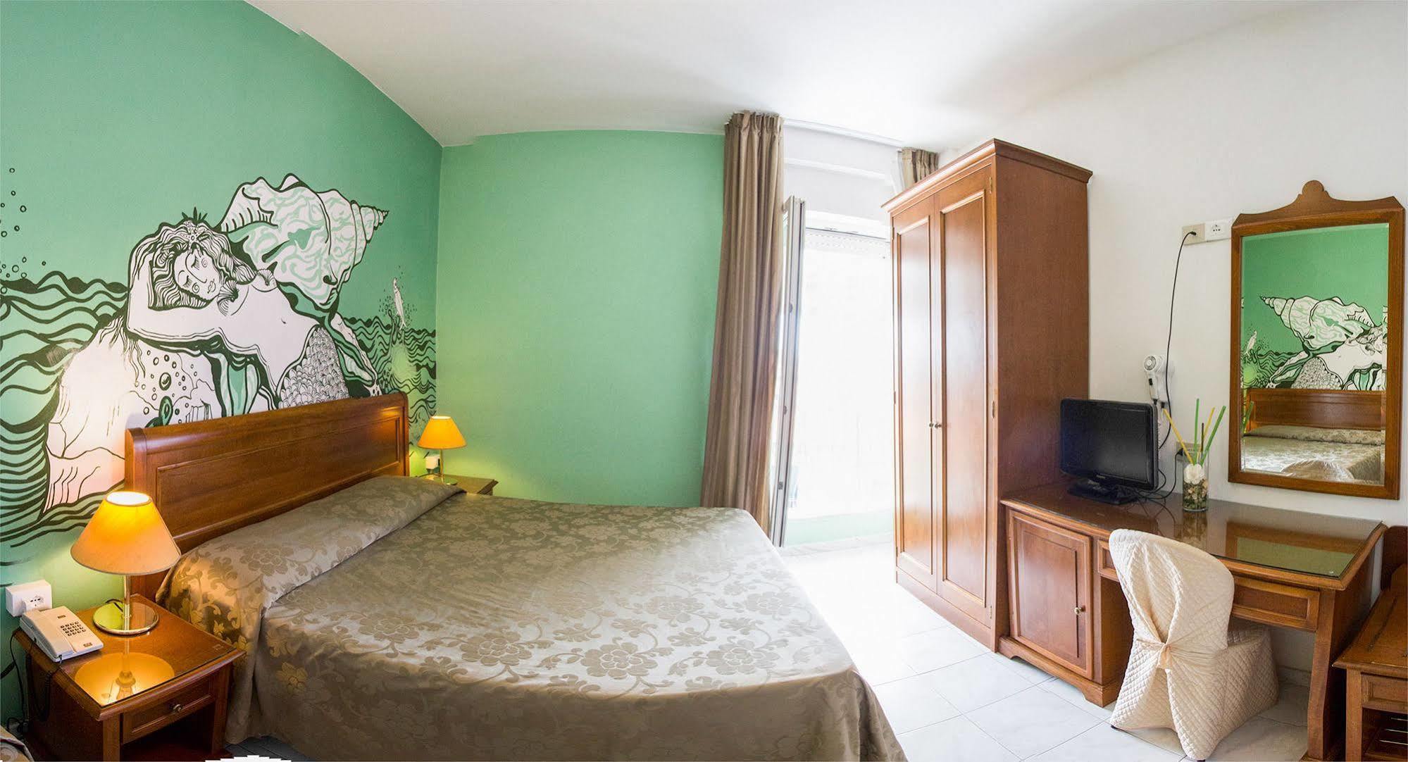לידו די קאמאיורה Hotel Regina מראה חיצוני תמונה