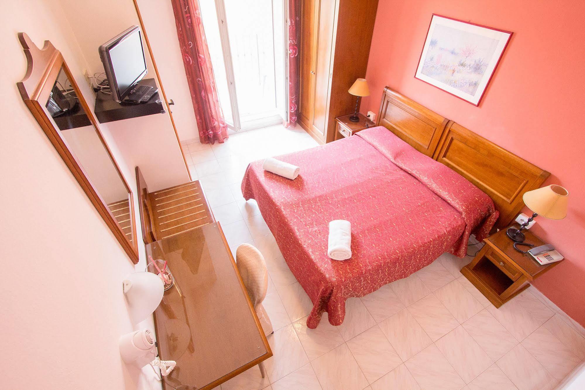 לידו די קאמאיורה Hotel Regina מראה חיצוני תמונה