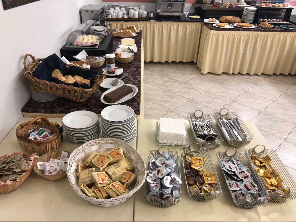 לידו די קאמאיורה Hotel Regina מראה חיצוני תמונה