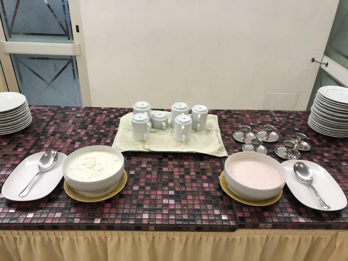 לידו די קאמאיורה Hotel Regina מראה חיצוני תמונה