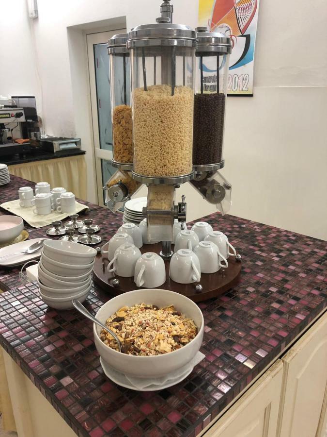 לידו די קאמאיורה Hotel Regina מראה חיצוני תמונה