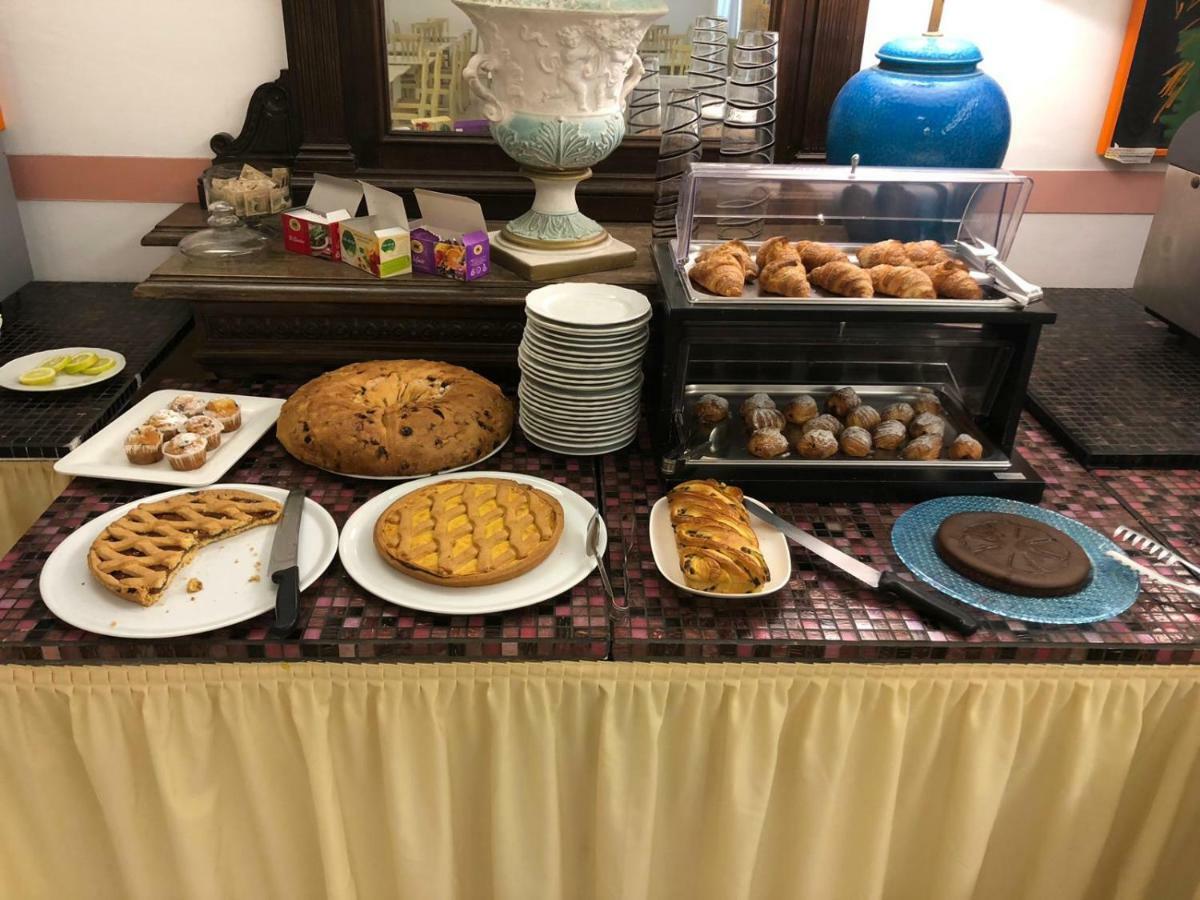 לידו די קאמאיורה Hotel Regina מראה חיצוני תמונה