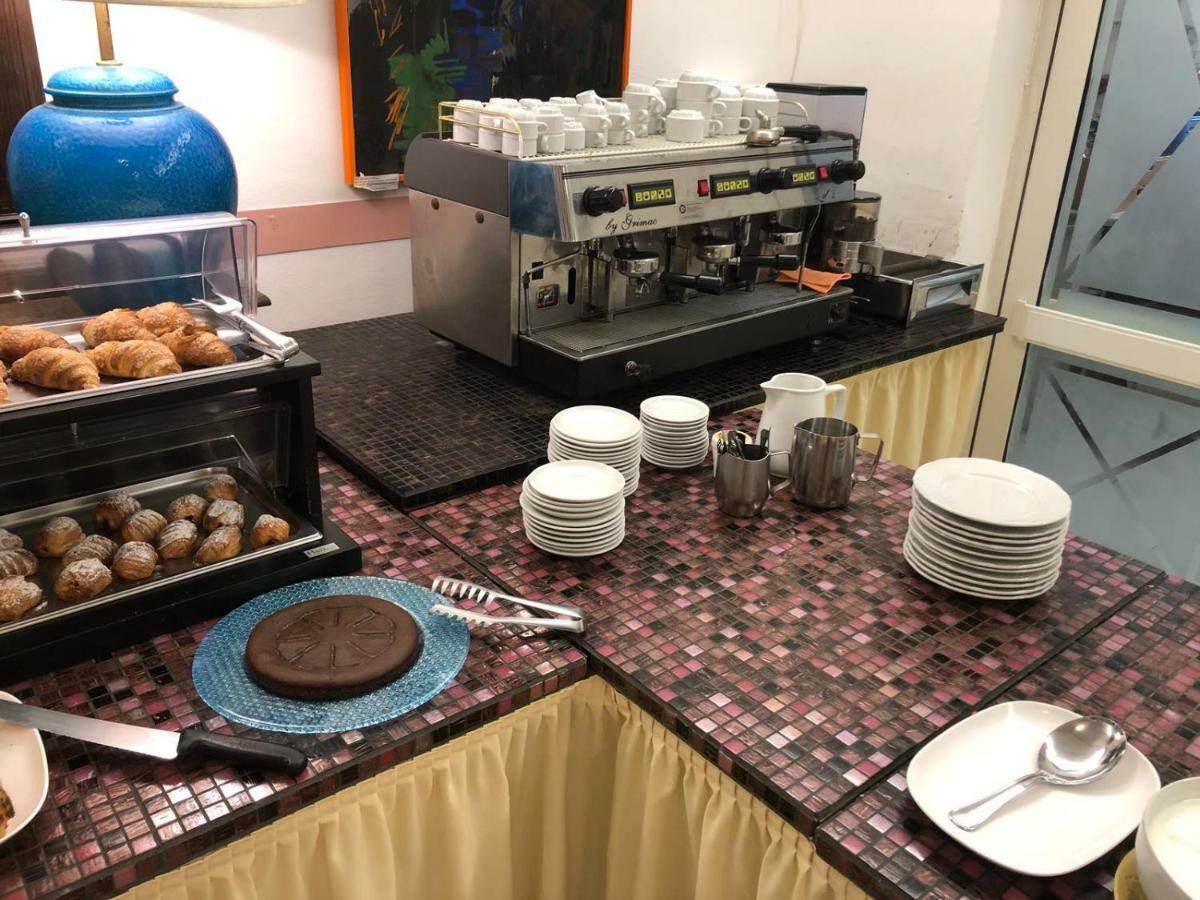 לידו די קאמאיורה Hotel Regina מראה חיצוני תמונה